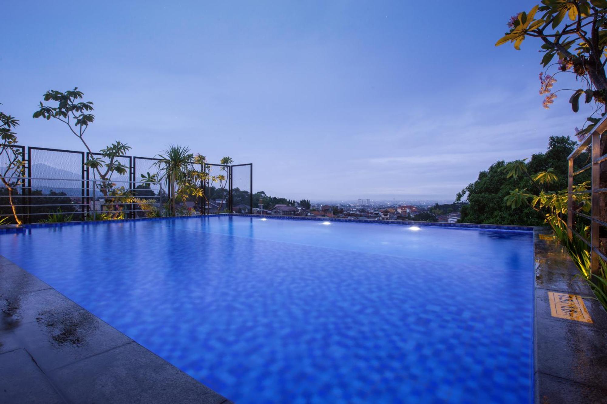 Neo Dipatiukur Bandung By Aston Hotel Buitenkant foto